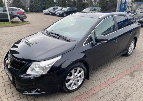 toyota Toyota Avensis cena 29500 przebieg: 215000, rok produkcji 2011 z Warszawa